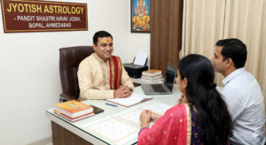 Pandit Shastri Nirav Joshi performing Kundli reading in Bopal Ahmedabad